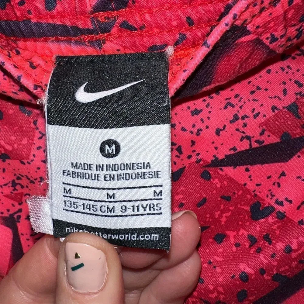 Nike young men’s swim trunks size medium‎